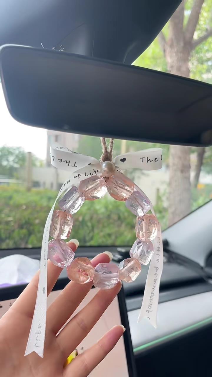 🧼🚗我觉得自制车内香薰，有时候比很多廉价香片讨喜。味道淡一点，开车时人不会被