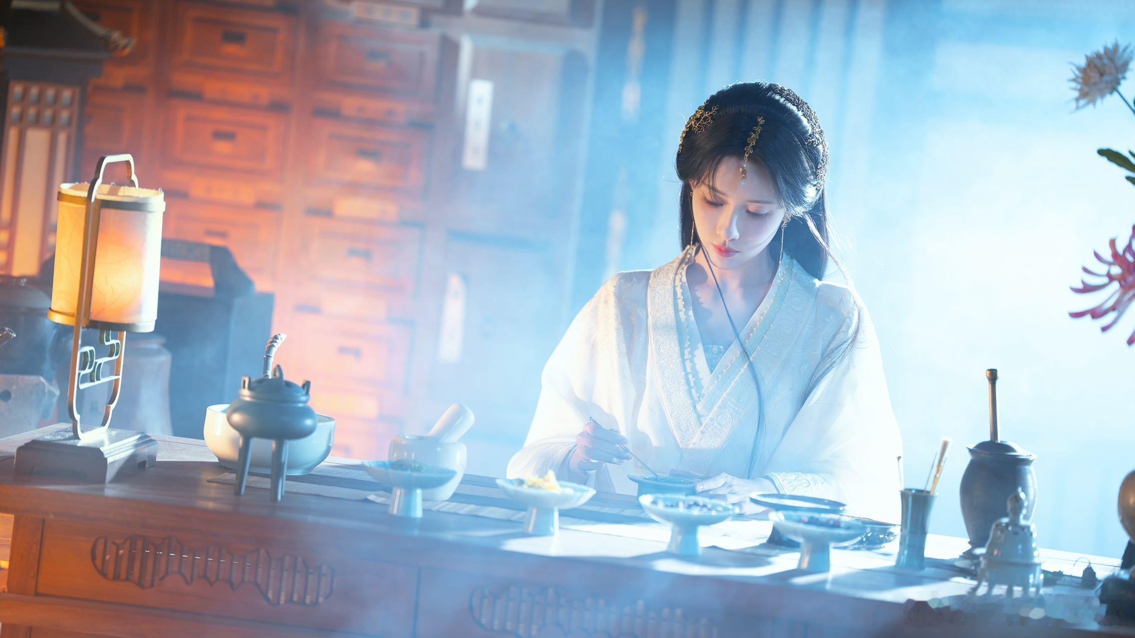 孟子义美人带血的含金量百花杀💫美人战损氛围感拉满，血迹妆容增添厚重故事感，孟子