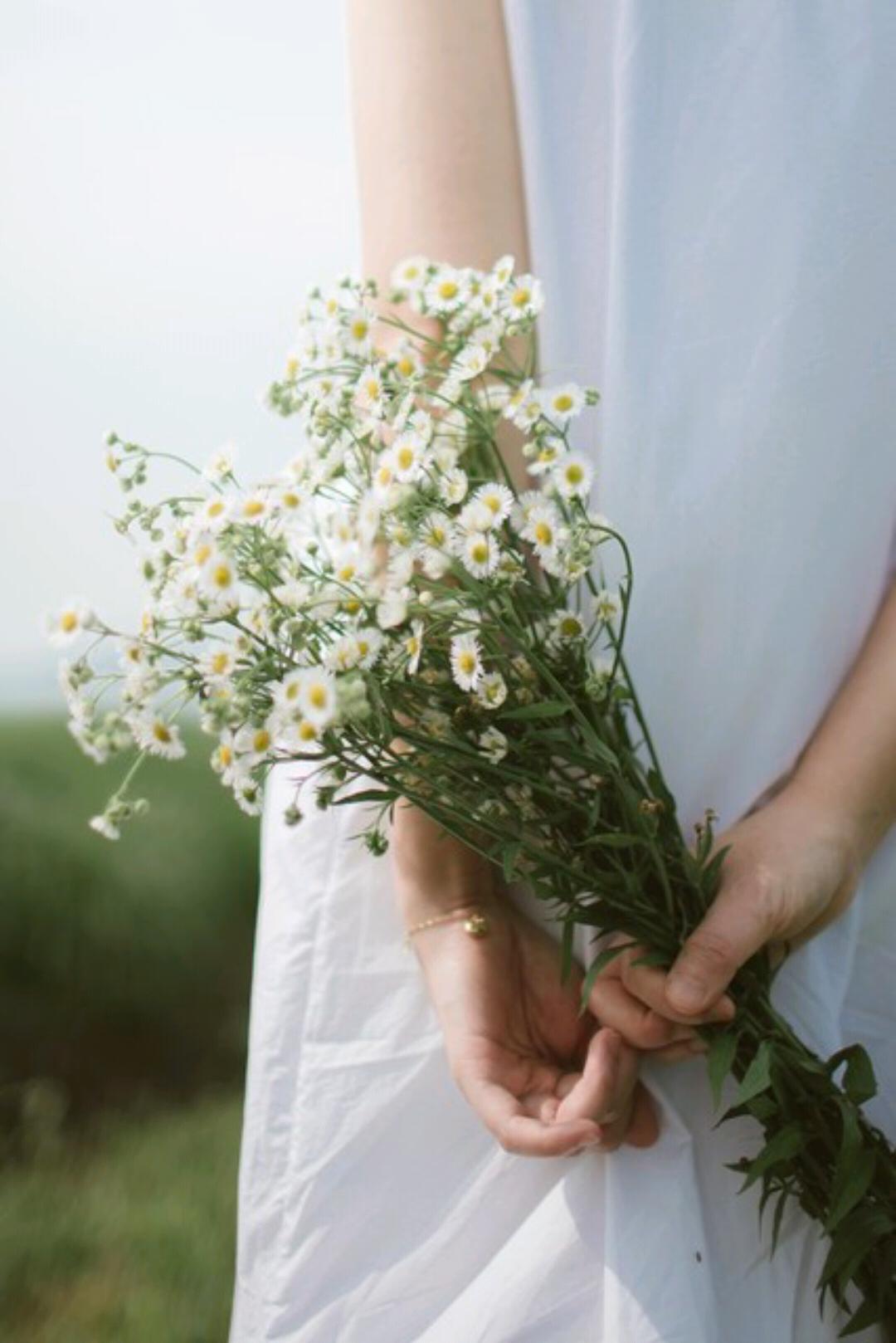 一个人在家带娃，一定要学会放过自己。

家里乱就乱点吧，不影响正常生活就行；懒得