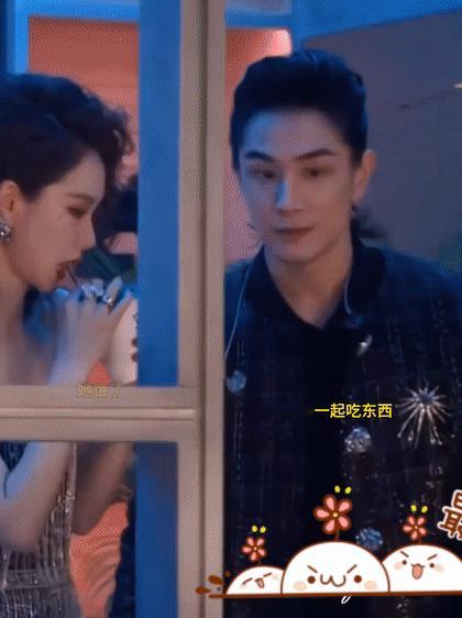 看看他细心呵护她的样子足以证明她嫁对了人

李承铉的每一个动作都好爱好爱戚薇啊[