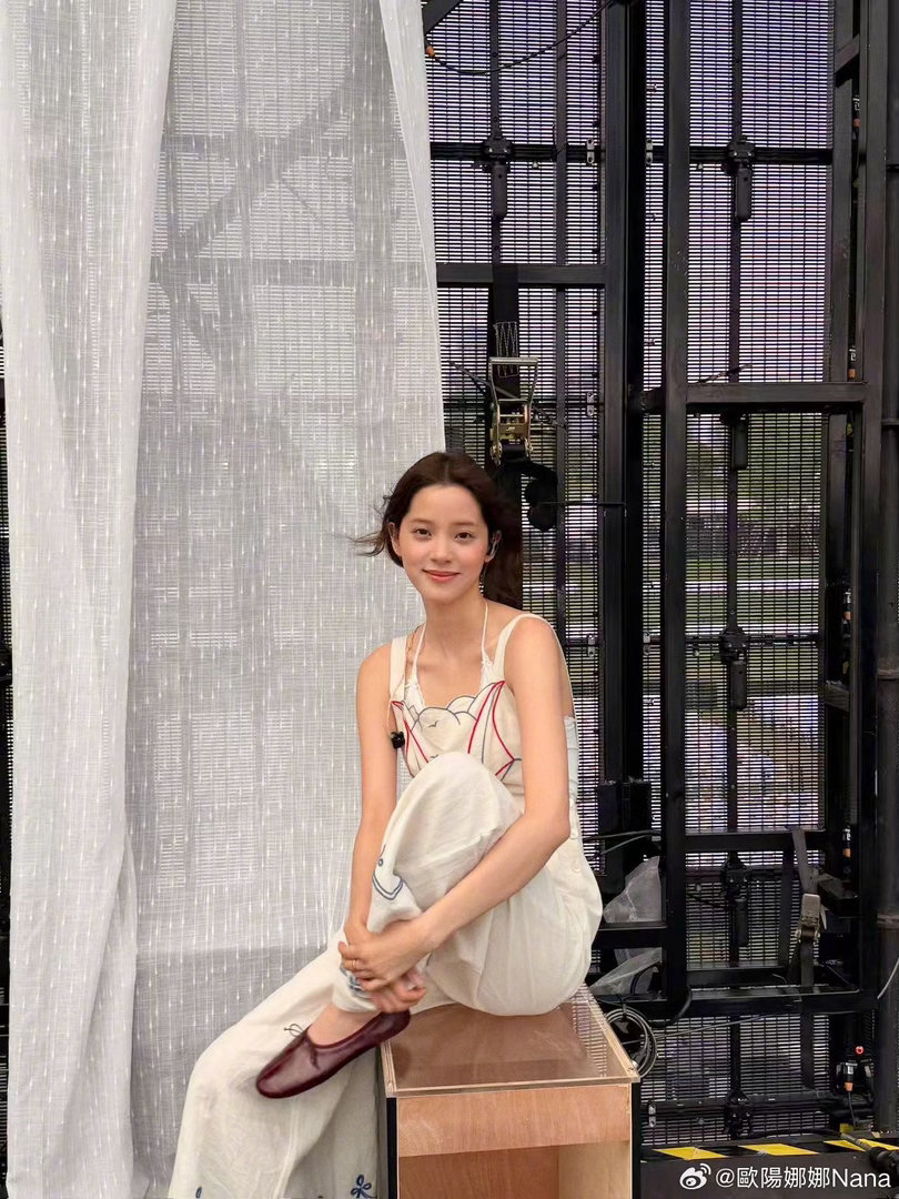 欧阳娜娜告别上海演唱会欧阳娜娜演唱会发文上海嘉年华演唱会正式收官，欧阳娜娜发文珍