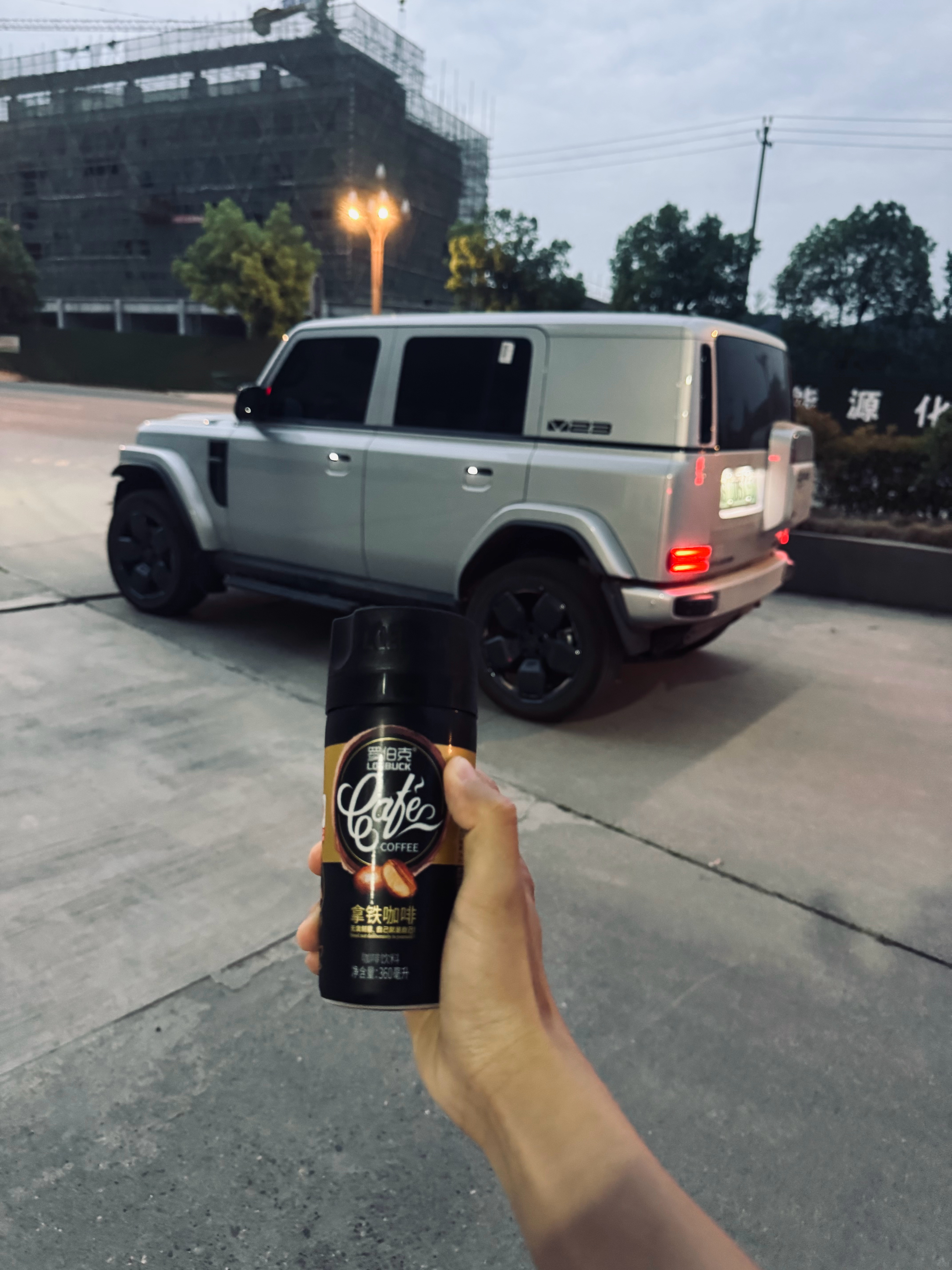 早安！最近家里呆几天，终于又能开上我的V23了[doge][心]真帅 ​​​