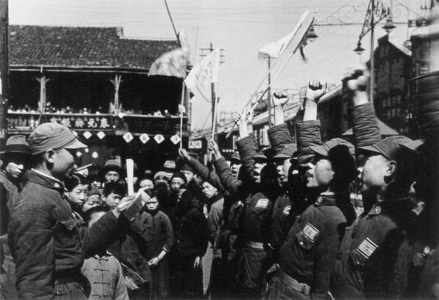 18 岁富家子弟周德佑，把留学钱和命都交给了抗战



1938 年春天，武汉，