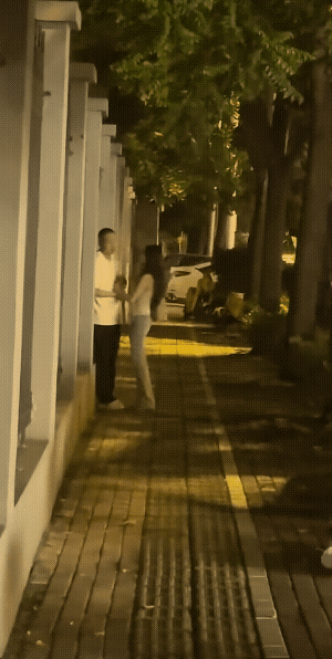 七夕过后，这两对哪一对还有机会？
图一中的一对算是彻底分了。
男的也太狠了，这反