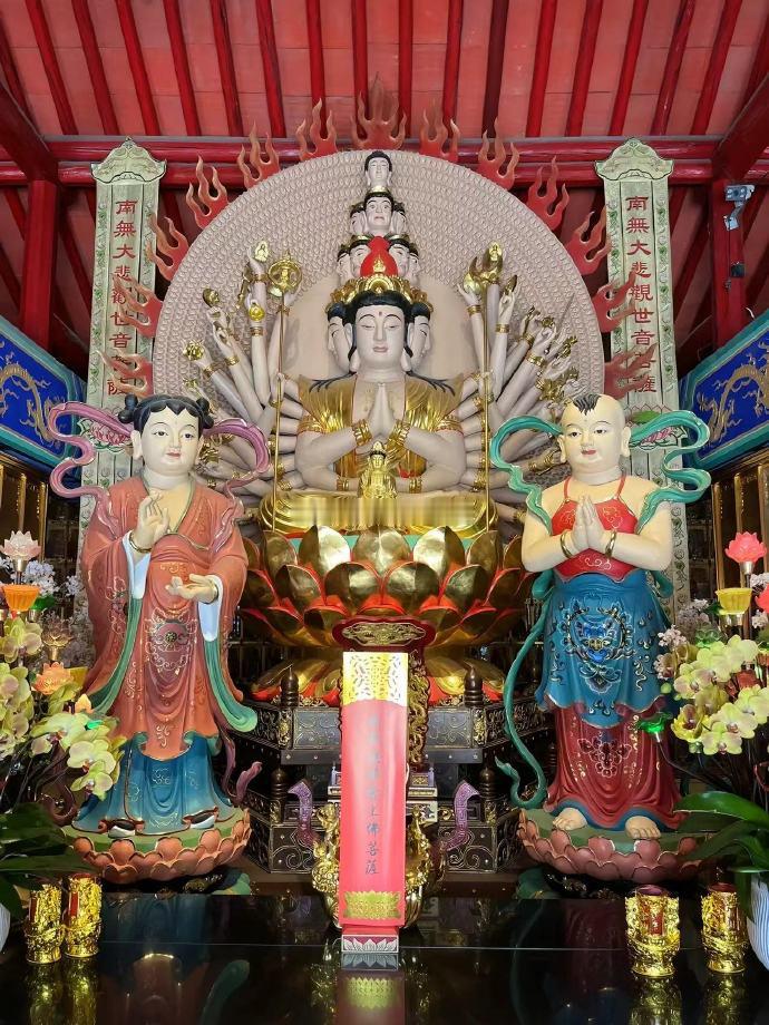 观世音菩萨慈悲加持，您与家人远离病苦，事业顺遂，孩子聪慧，长辈安康。愿每位善缘之