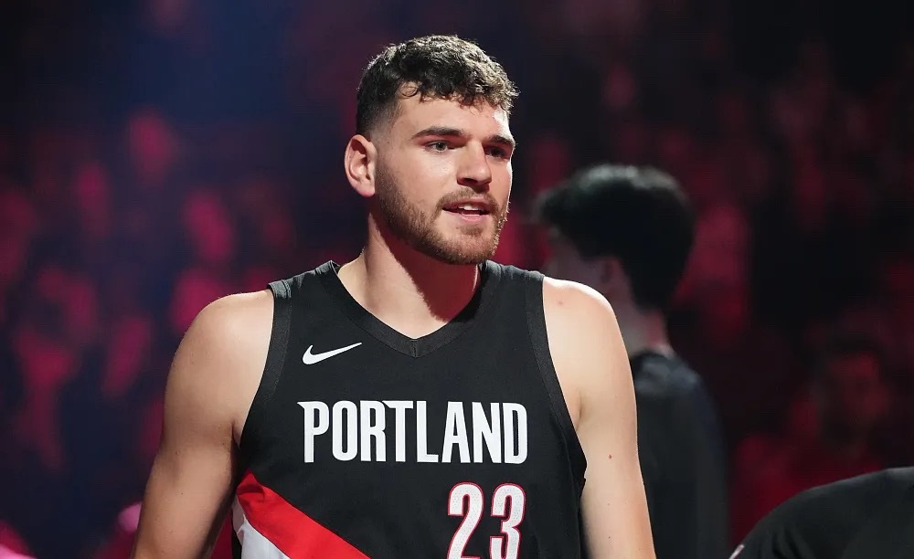 NBA常规赛，开拓者以127-119送步行者15连败。本场比赛，克林根表现非常出