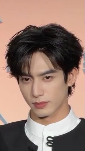 宋威龙在庆功宴上哭了炒cp没必要，纯粹是这一路走来太不容易，终于被大家认可了，才