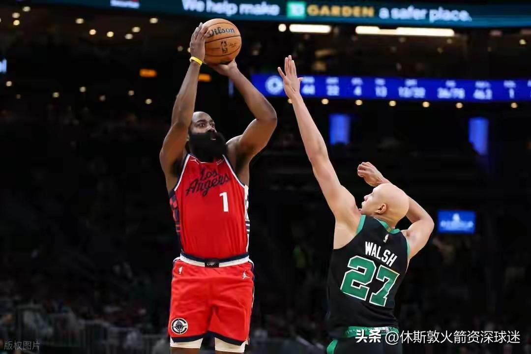 詹姆斯.哈登是真累呀，比尔赛季报销，伦纳德归期未知。早知道还不如当初一直待在火箭