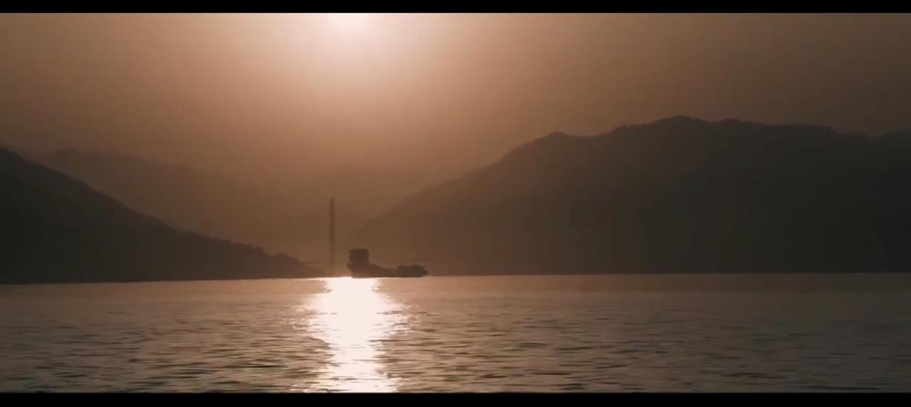 谁看过《非常目击》？刑侦剧。
第一集，序幕非常吸引我。后面……坚持看到第五集，实