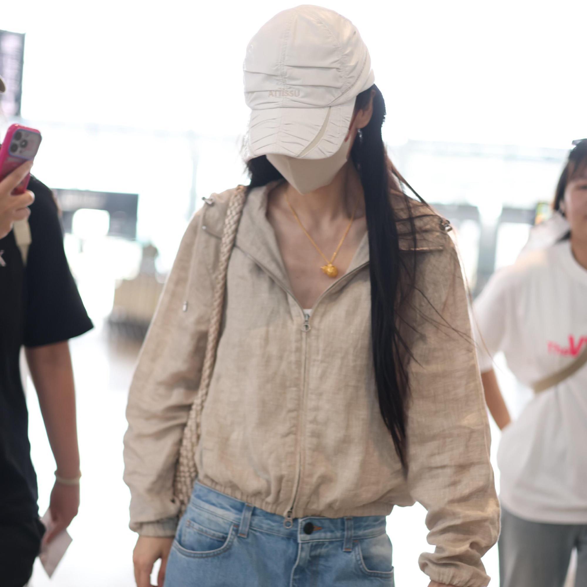 angelababy   angelababy晚风的絮语在耳畔边缠绕，它们拼凑成