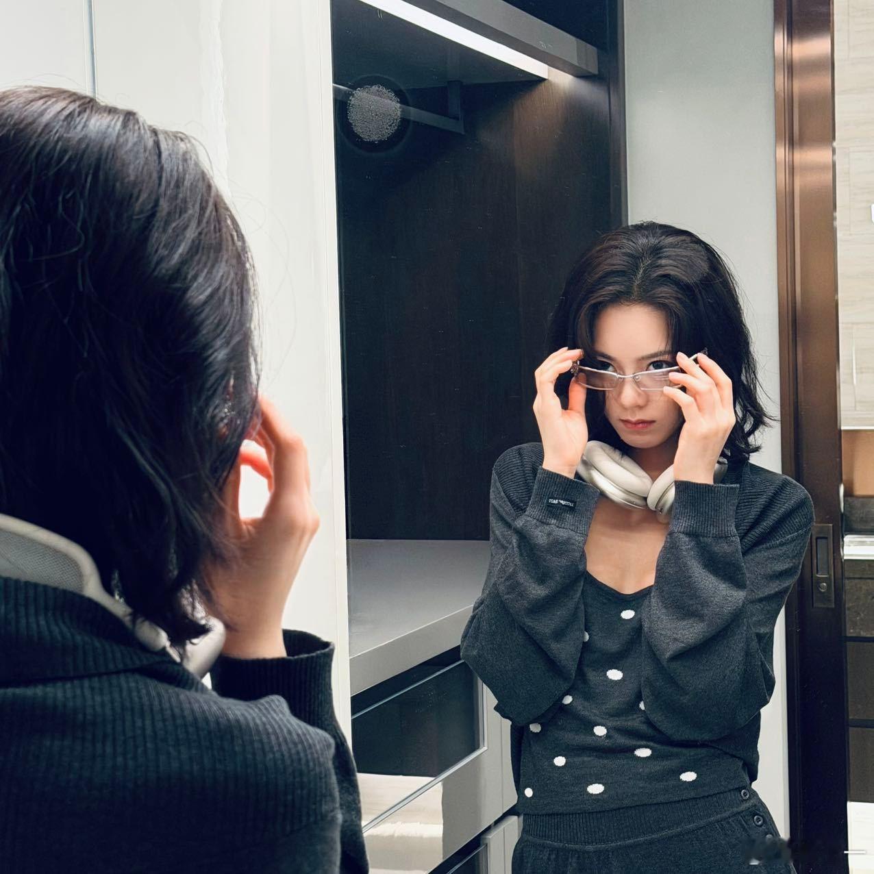 赵今麦整了个时兴的发型 短发一剪直接变身！清冷帅气又灵动俏皮，风格反差感真的好绝