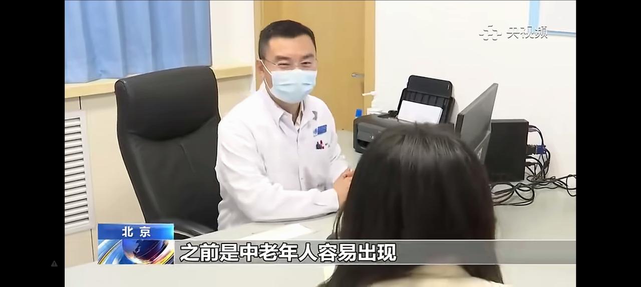 震惊之余，现在大伙都开始分析张雪峰老师的死因了。
有网友说，他的情况早有预兆。是