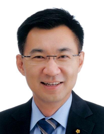 江启臣小看了郑丽文，高估了自己，高估了卢秀燕，致使自己从不二之选，成了PK人选。