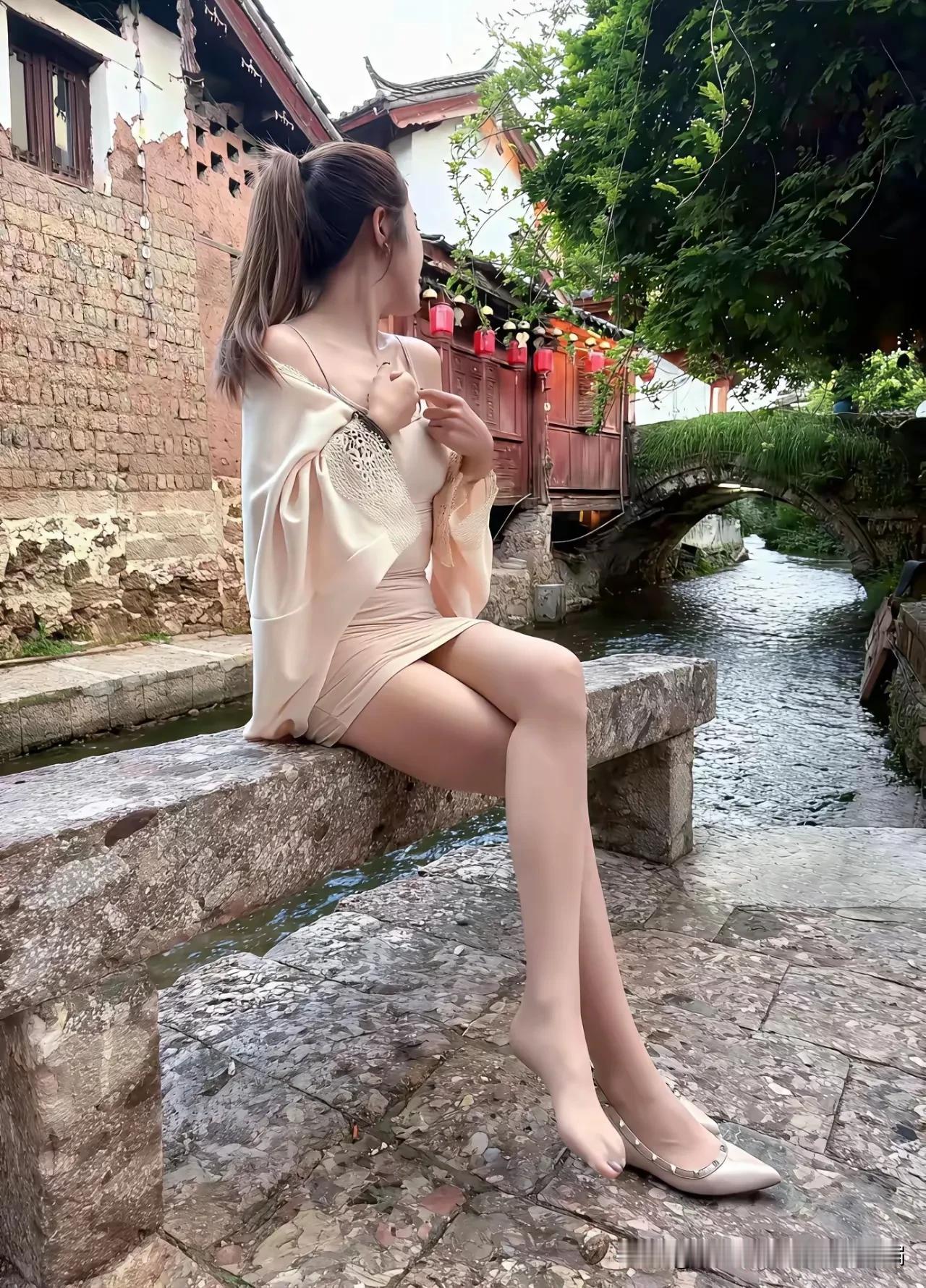 小桥流水哗啦啦
美女丝袜带回家江南古镇美女 古镇美女 肉丝,黑丝,白丝,哪个打动