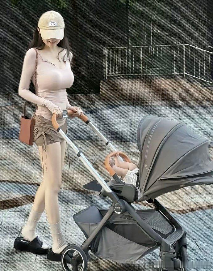 这才叫辣妈带娃 ​​​