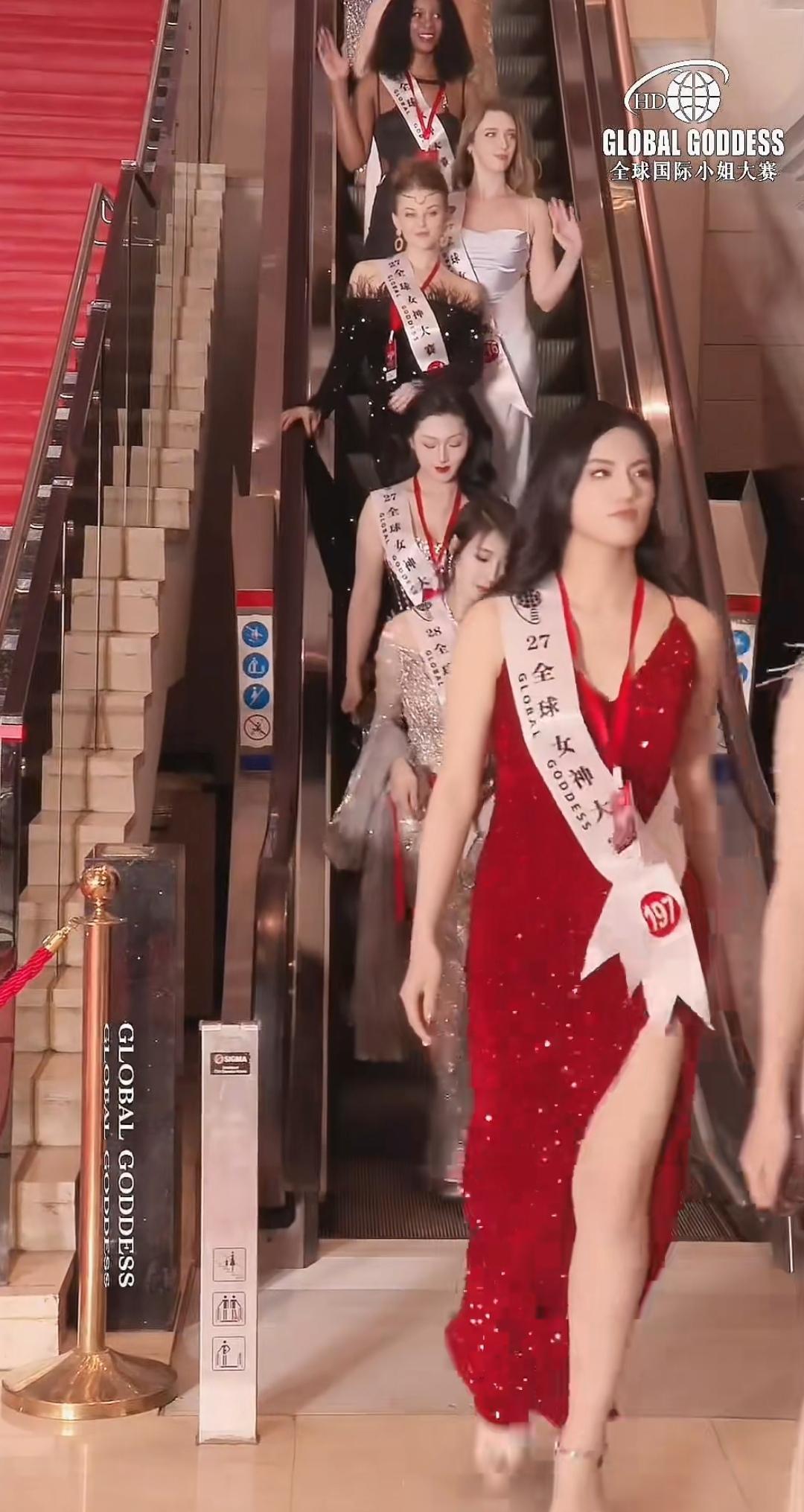 “全球女神们华丽登场，谁是你心中的最美？”👗✨👠