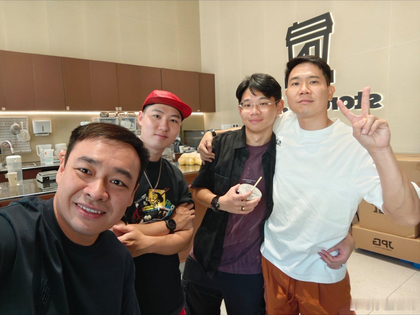 顶配阵容，星期六都开工！ 