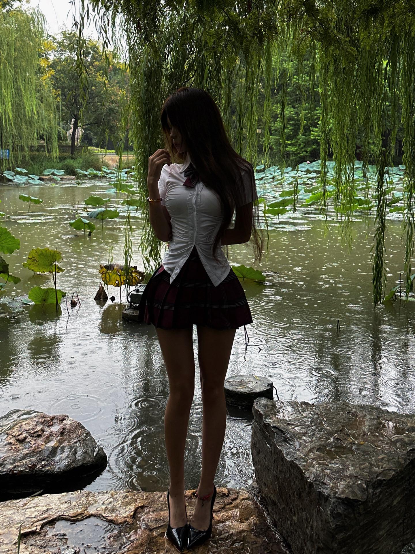 本来想下完雨去找你 哪知这场雨绵绵不绝