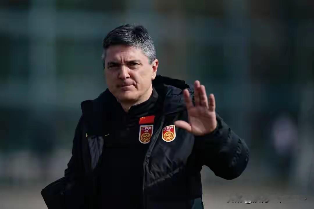 U23国足首进亚洲杯4强 
妈呀，我的微头条和文章不比央视新闻写的好吗？你怎么把