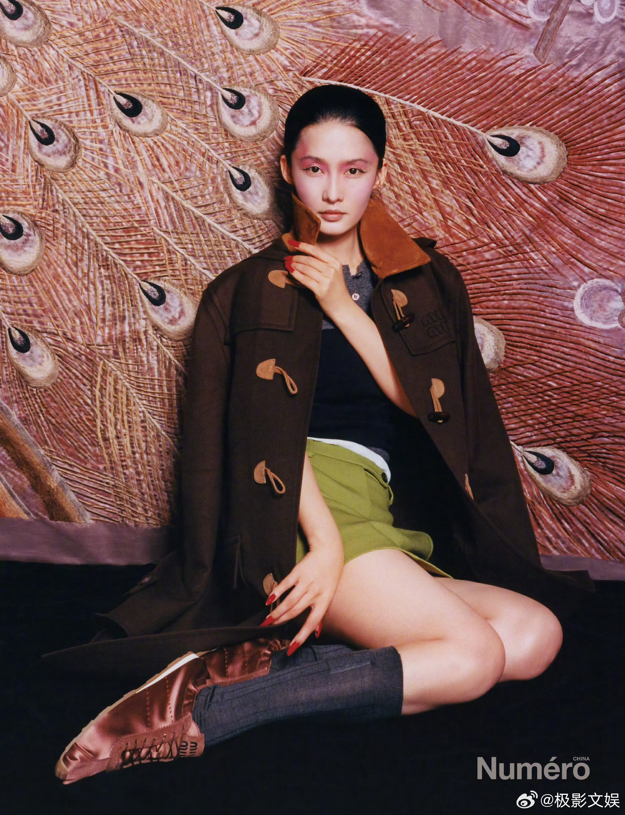 李沁光影如梦笃定如初李沁晒杂志图李沁晒杂志图，光影如梦笃定如初，绝了呀 ​​​