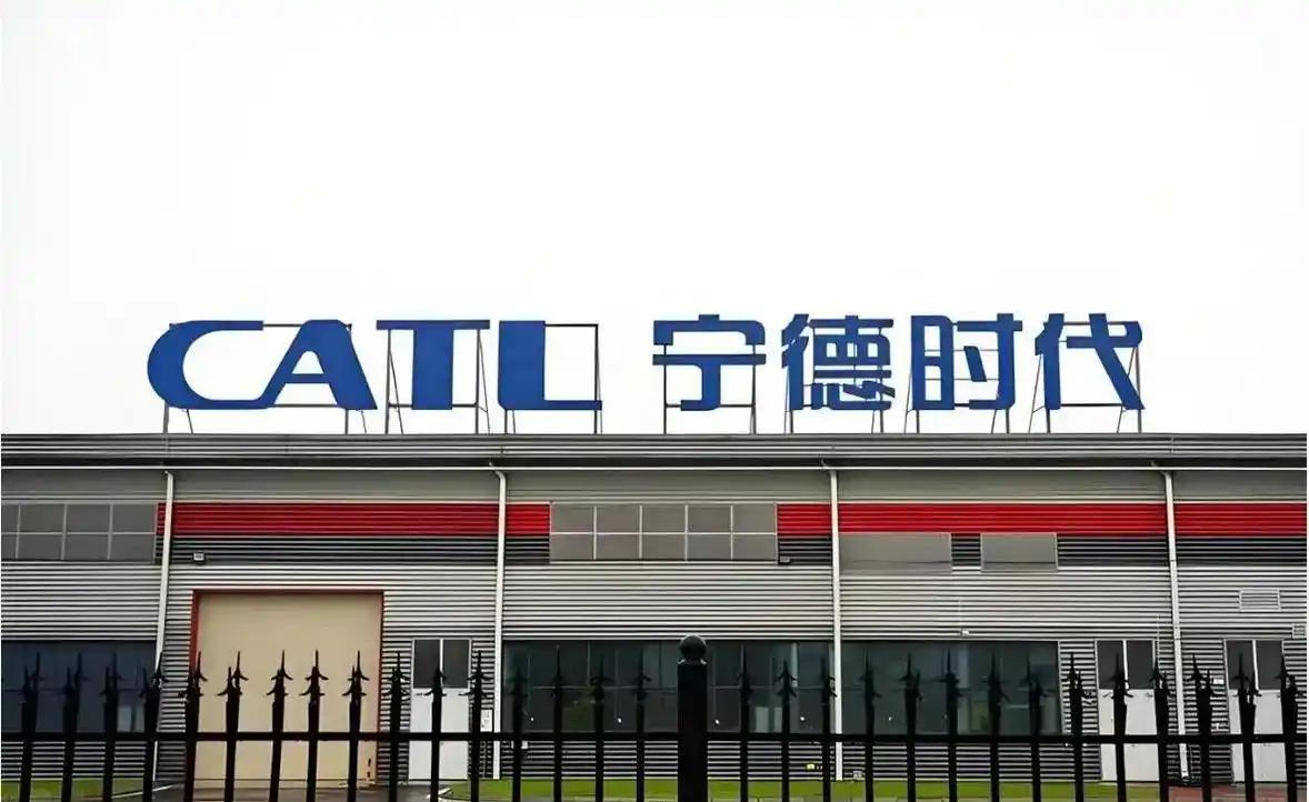 宁德时代老板曾毓群又给母校上海交大送钱了，这次直接捐了500万股股票，市值约20