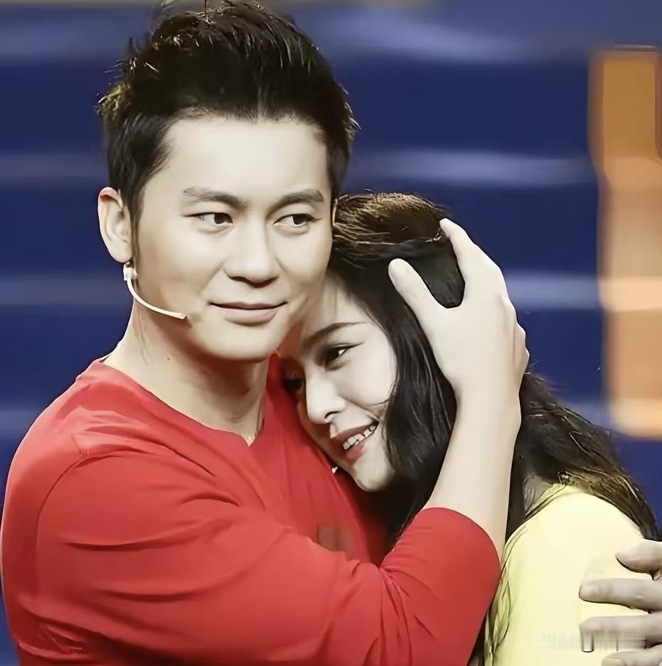 46岁李晨“老人味”上热搜‼️桃红色滑雪服难掩疲态
近日有网友在滑雪场偶遇李晨，