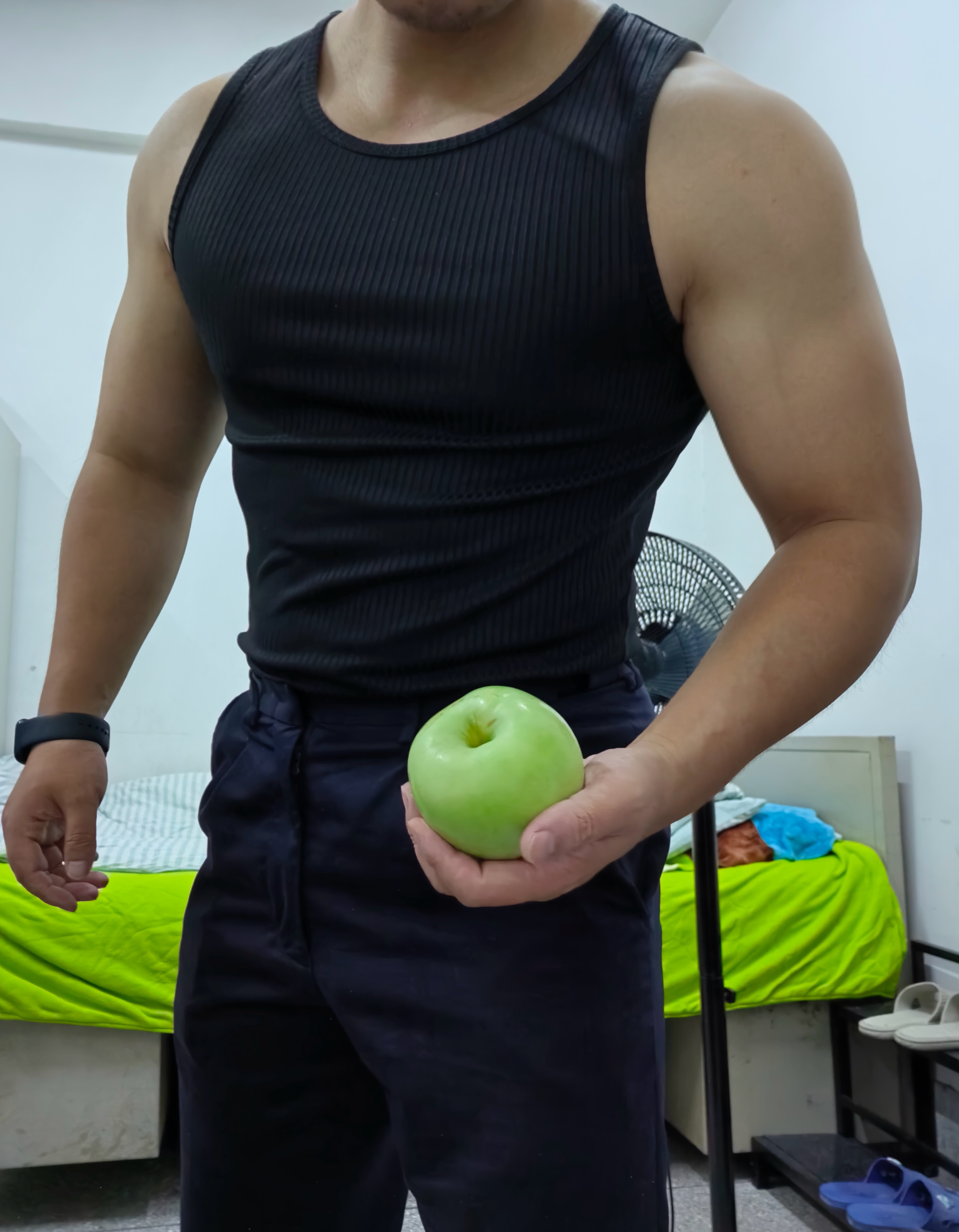 摘一个苹果等你从门前经过～ 