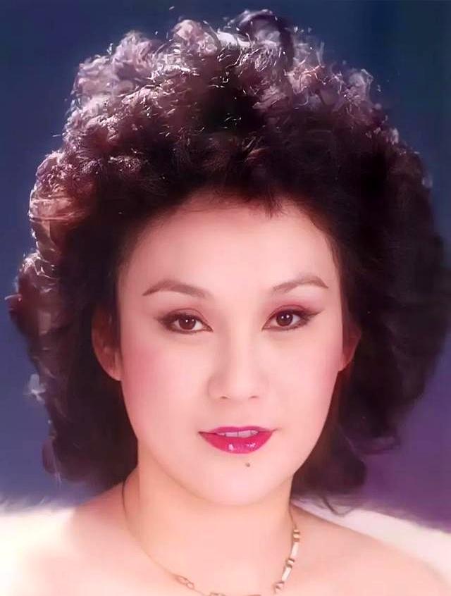 胡锦，1947年出生于江西，在台湾长大，中国台湾女演员、制片人，母亲是京剧刀马旦