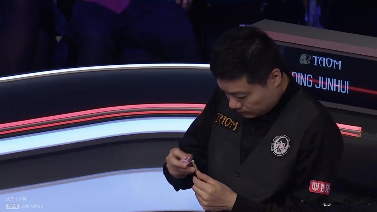 下半场回来，特鲁姆普各种准进，丁俊晖赖以生存的防守也没有了，特鲁姆普连赢两局，4