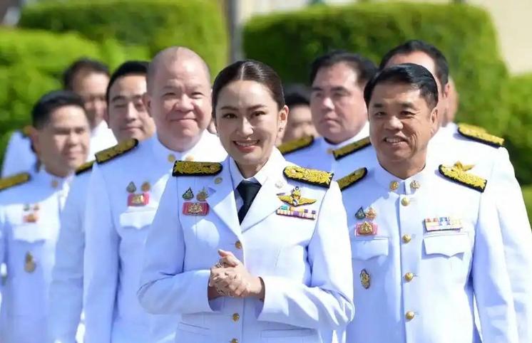 泰国军方为啥对佩通坦保持着尊重？因为佩通坦代表的他信华裔家族坚持亲华，这对泰国来