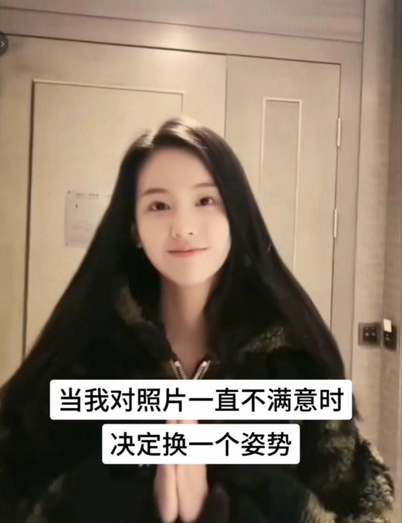 陈都灵理工女拍照姿势谁懂陈都灵往那儿一站，扑面而来就是很会学习、特别能考的学霸氛
