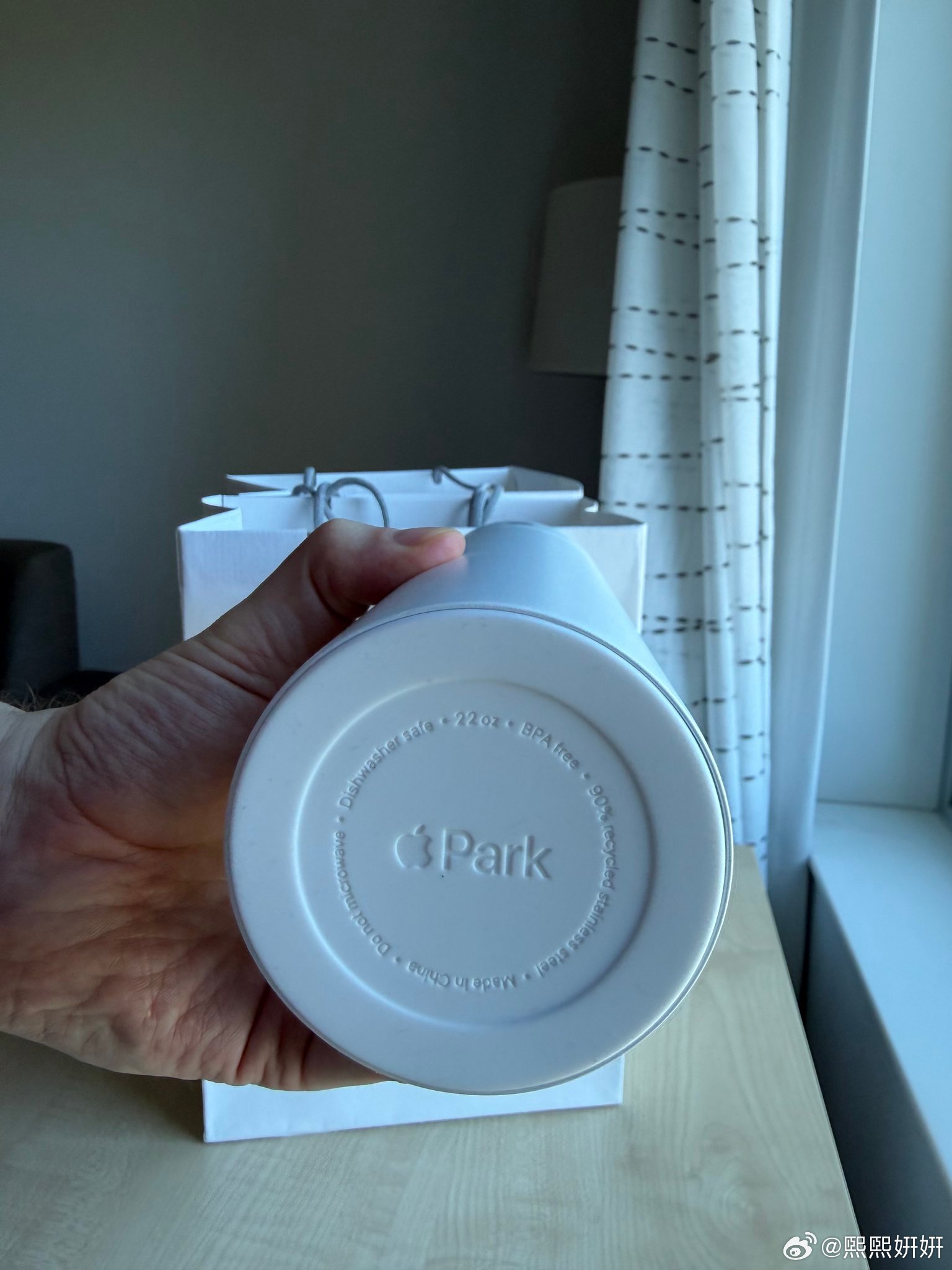 新的Apple Park水瓶——不出所料——品质荒谬地高。WWDC26里面的惊喜