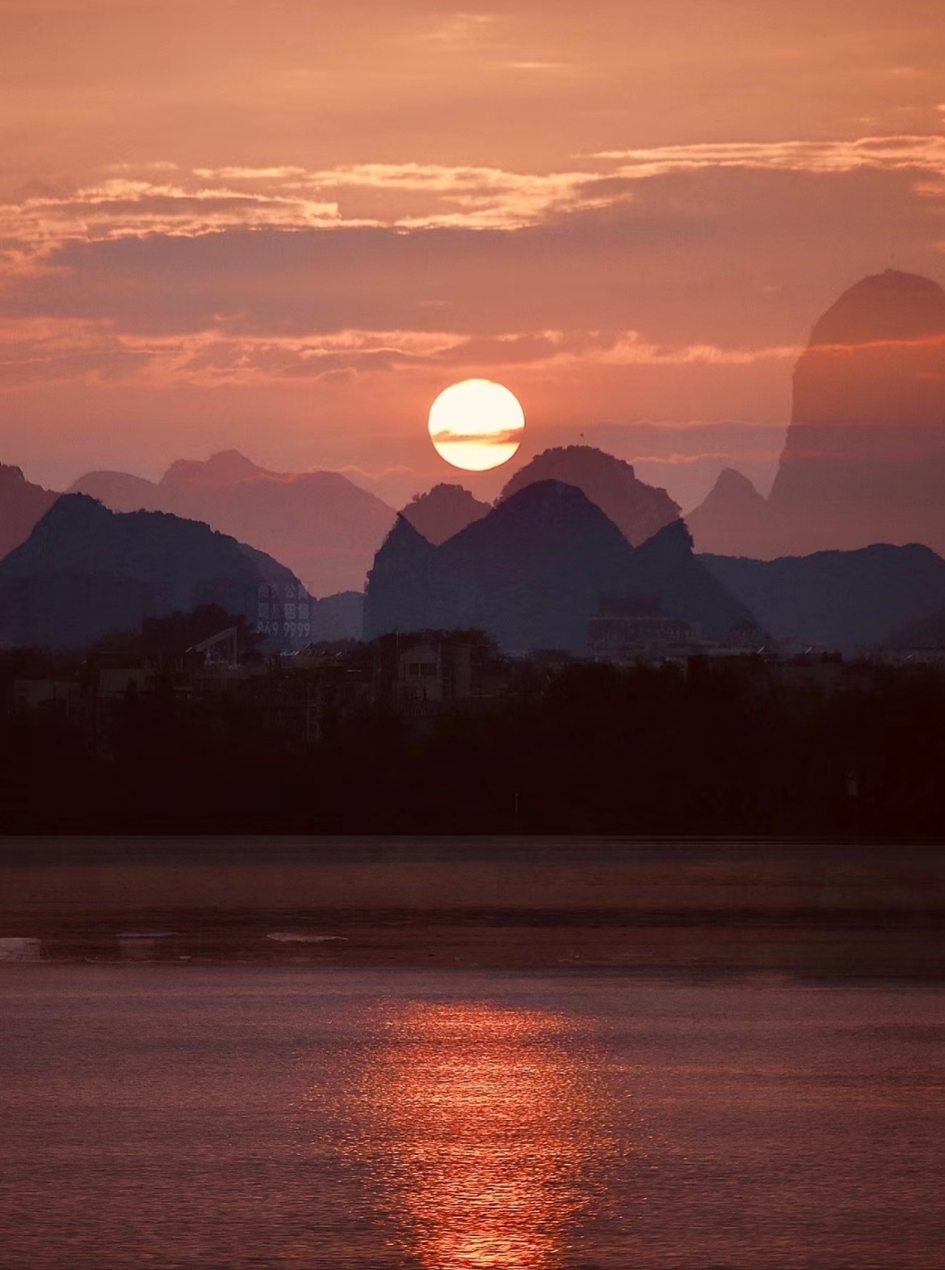 爬山时，当你不再预想时，每一步都不只是一个目标的手段，它本身就是一个独特的事件。