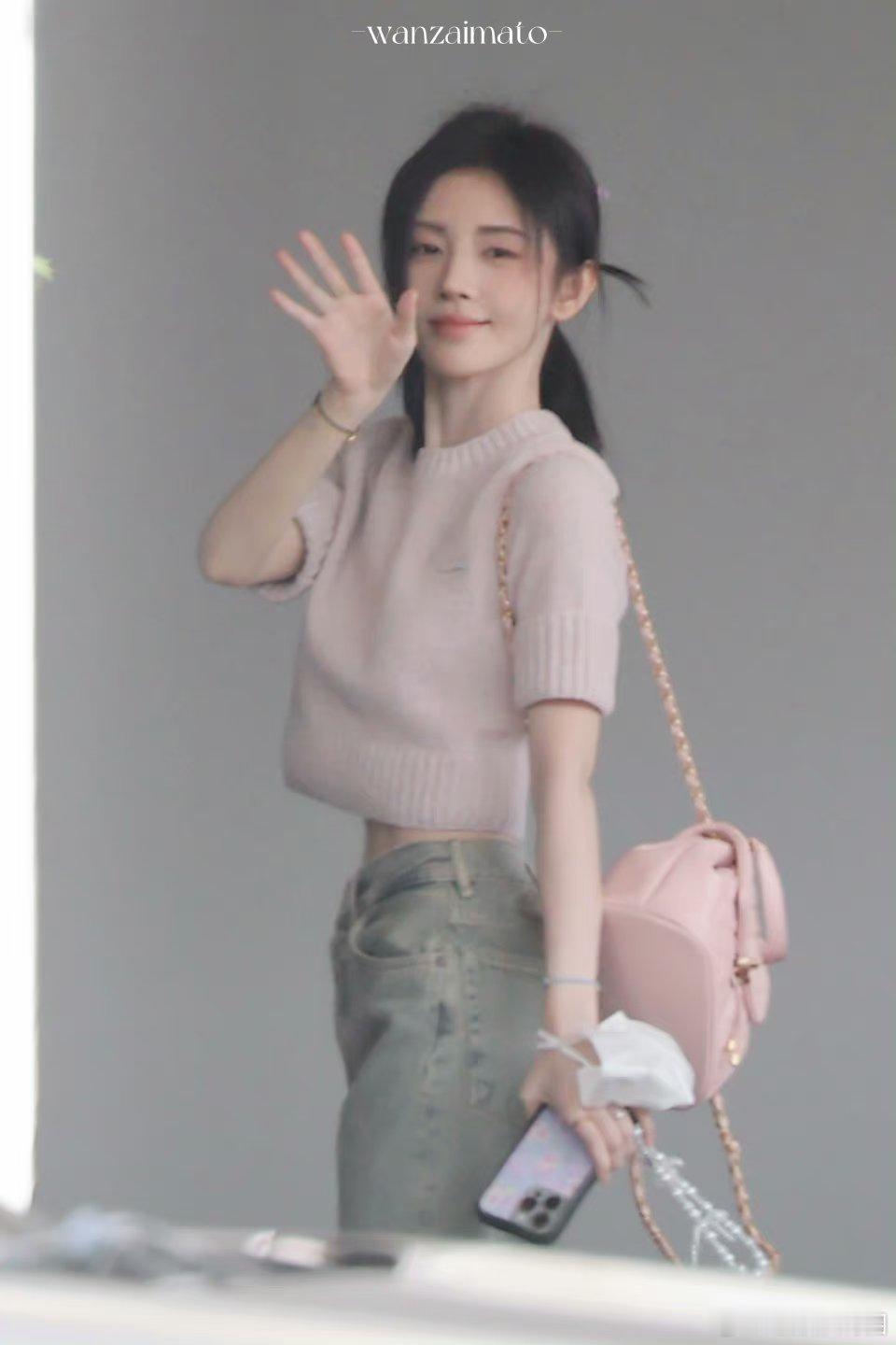 我感觉鞠婧祎这种气质会更加的适合miumiu吧，大家怎么看 ​​​