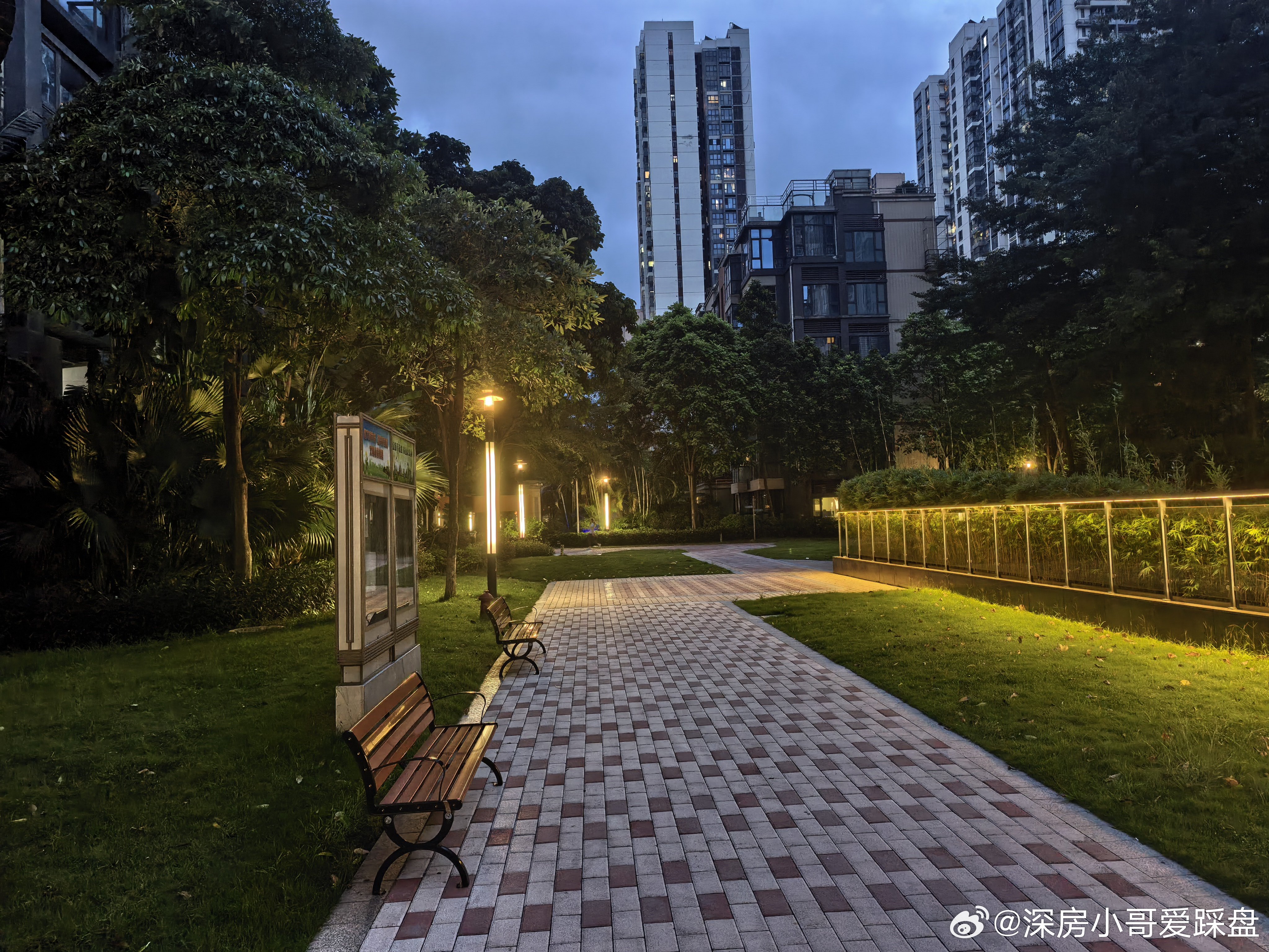 思路一打开恋爱来得快恋爱舔狗一般操作，送包包买衣服再旅行，一套组合拳下来花了好几