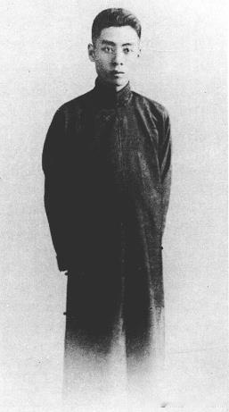 1920年10月,周恩来离津旅欧前留影