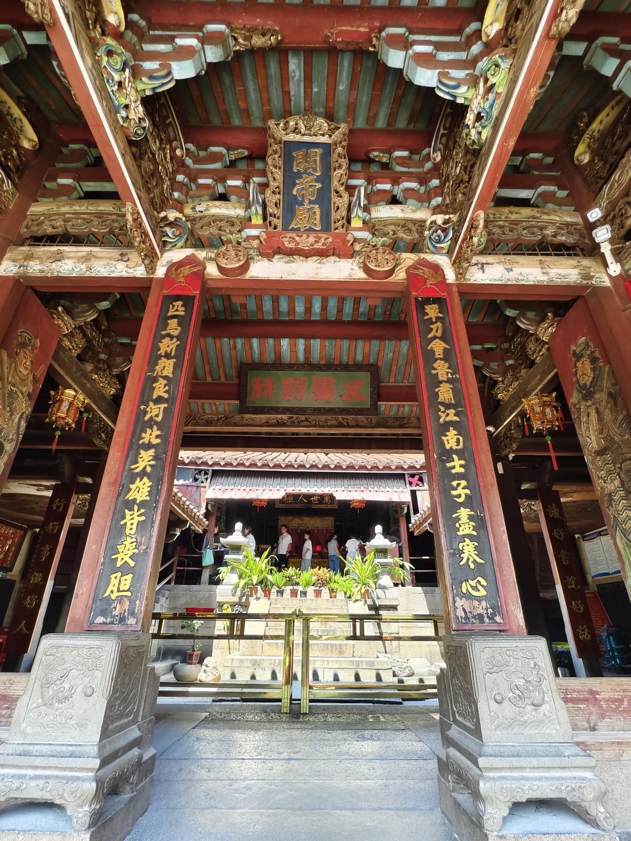 扶摇是漳州龙文郭坑镇的一个村子，这里有个明代的关帝庙，这里有一对两根蟠龙石柱，雕