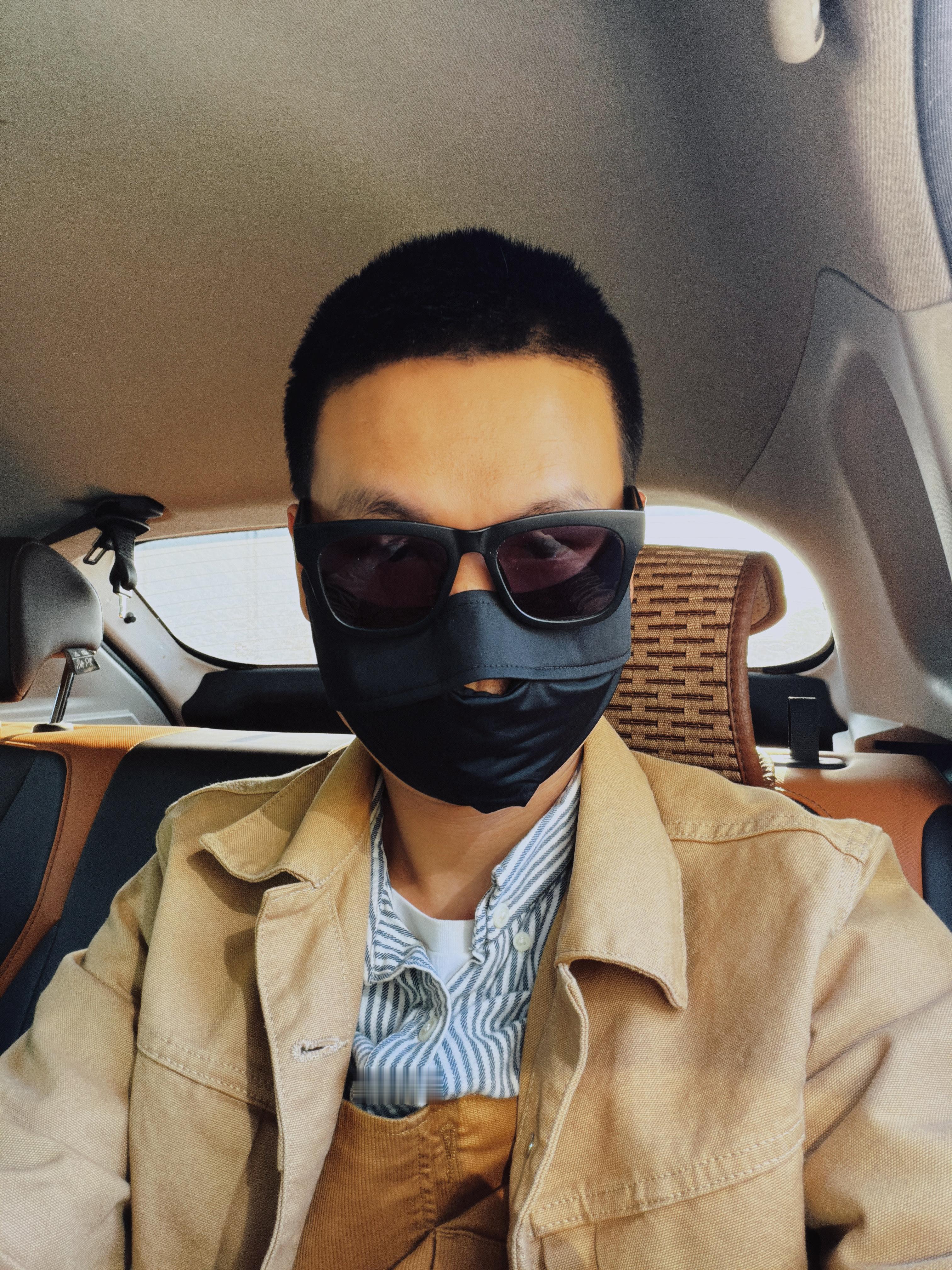 人始终活成了自己讨厌的模样我以前就特别讨厌女生满脸黑的穿戴，然后！今天，我也戴了
