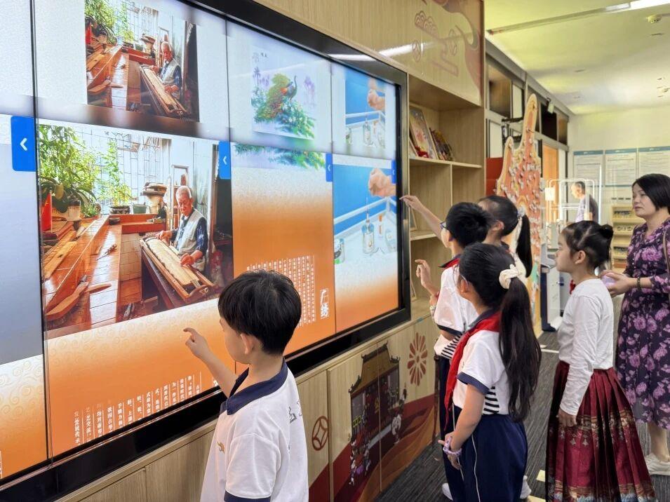 东川路小学“非遗+AI”红领巾研学解锁文化传承新玩法