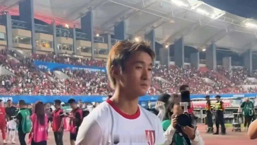 球技与品行该如何权衡？韦世豪风波折射国足选人现实拷问|锐评 来自狮王出品！ ​​
