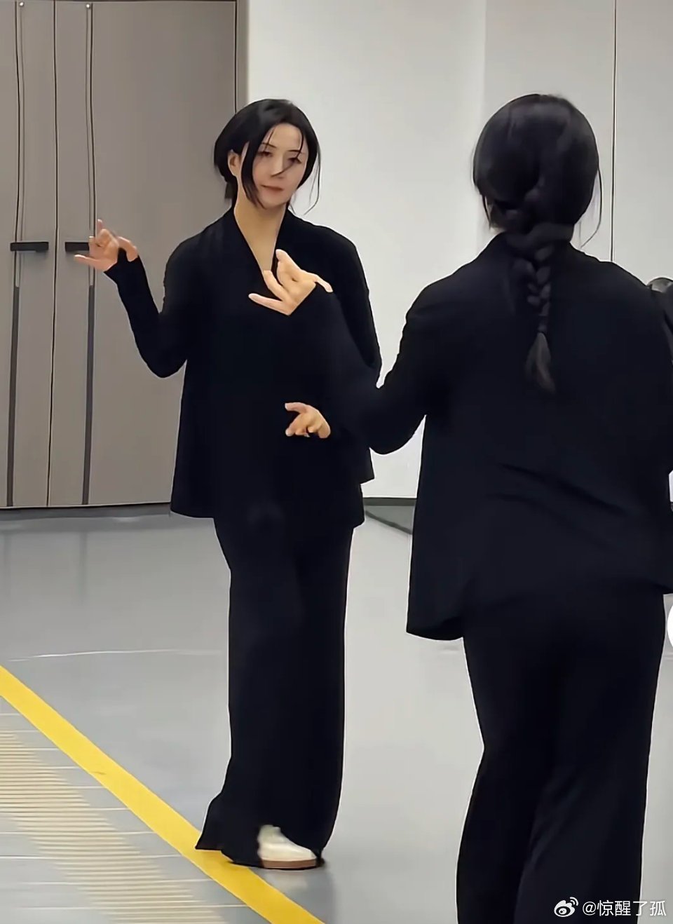 50岁的杨童舒跳舞，这个年纪保养的真不错！ 