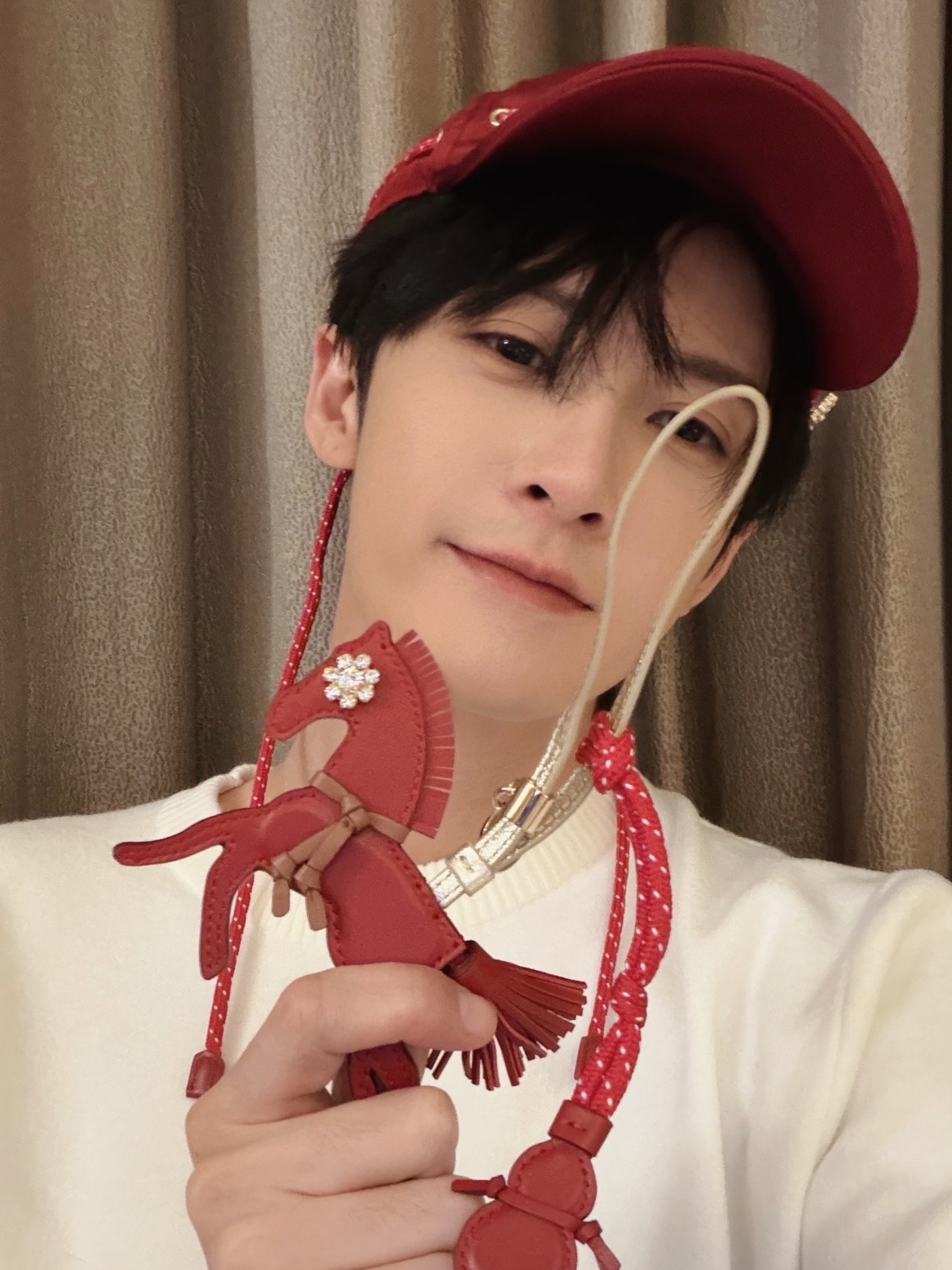 这种表面温温柔柔一脸笑眯眯模样，看起来只有十六七岁的男人最会勾引人了