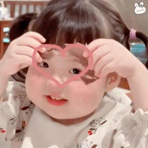 带娃届来了个天才 解锁带娃新姿势，哄睡喂奶换尿布一气呵成，新手爸妈看完直接抄作业