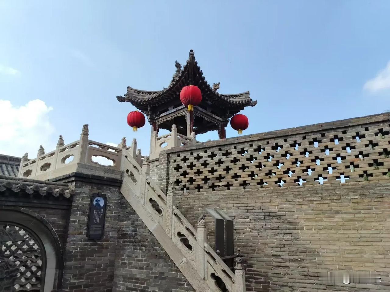 漫步王家大院，感受“民间故宫”的百年沧桑

走进山西晋中灵石县的王家大院，仿佛一