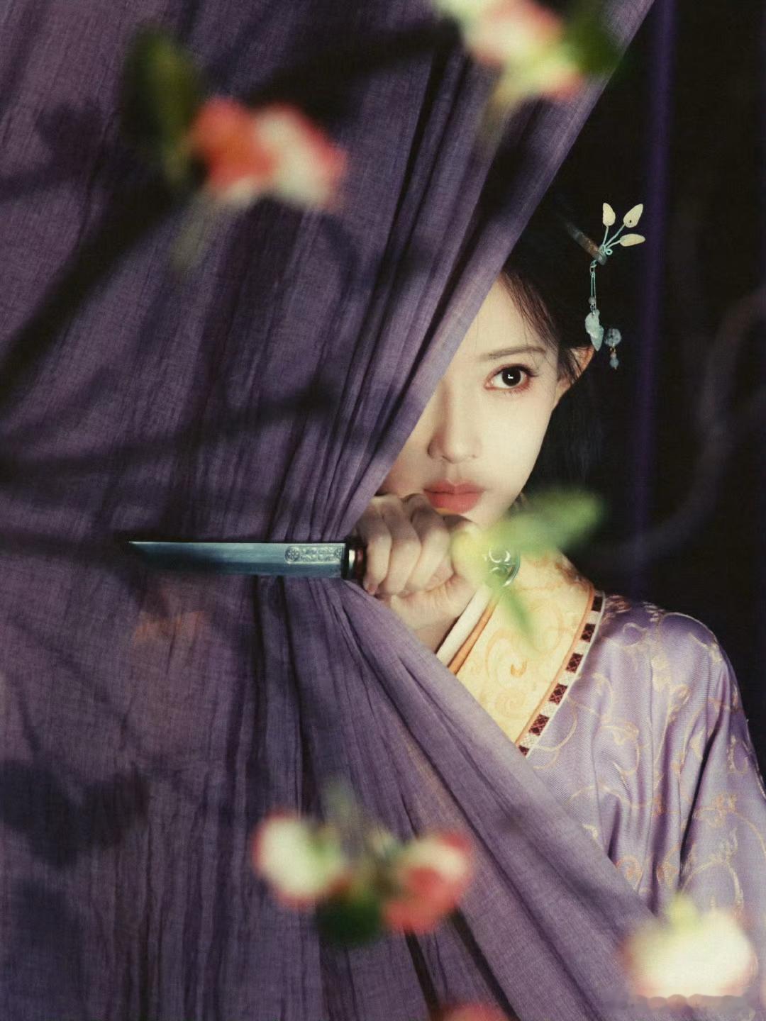 孟子义将门独后紫衣造型孟子义 孟子义这版沈妙美到失语💜 紫衣斗篷加身，搭配软糯