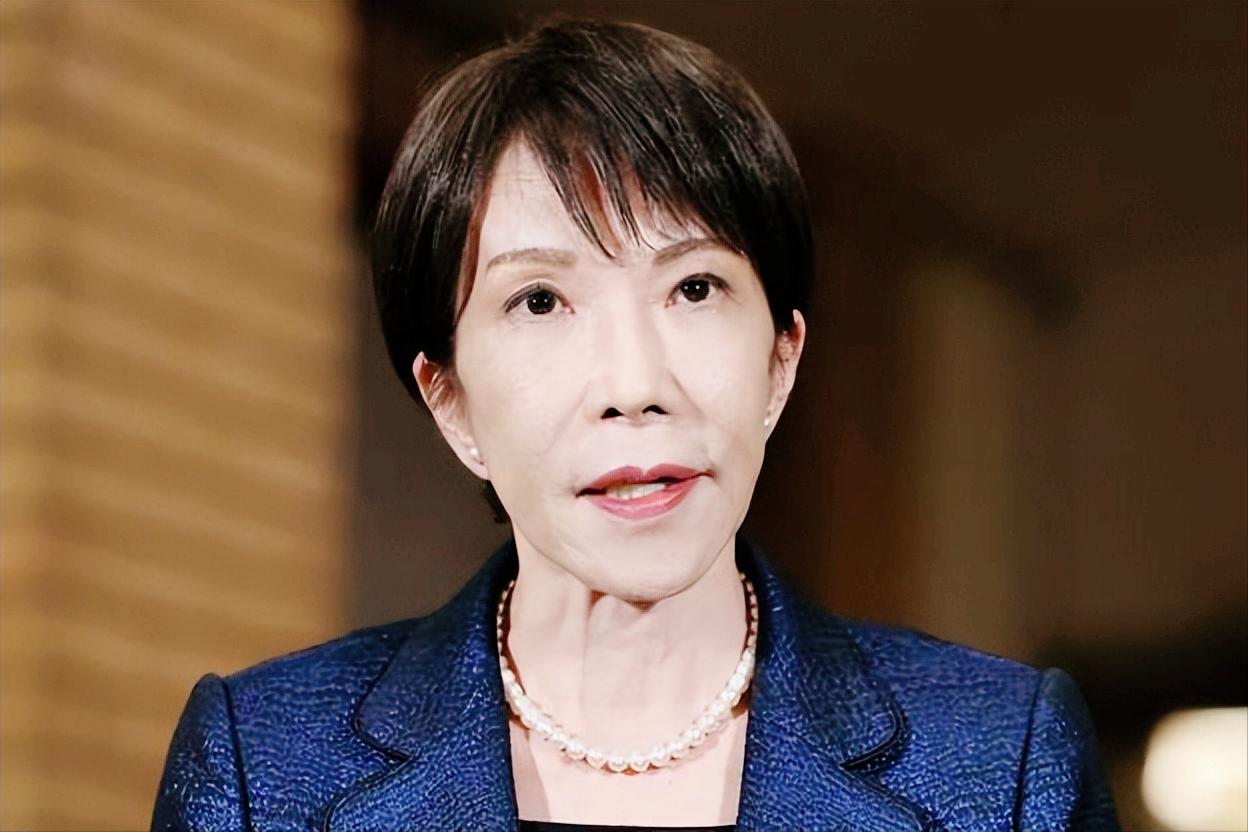 最近油价一路猛涨，日本直接被架在了火上烤，一边是首相高市早苗拼命安抚民众，死保经