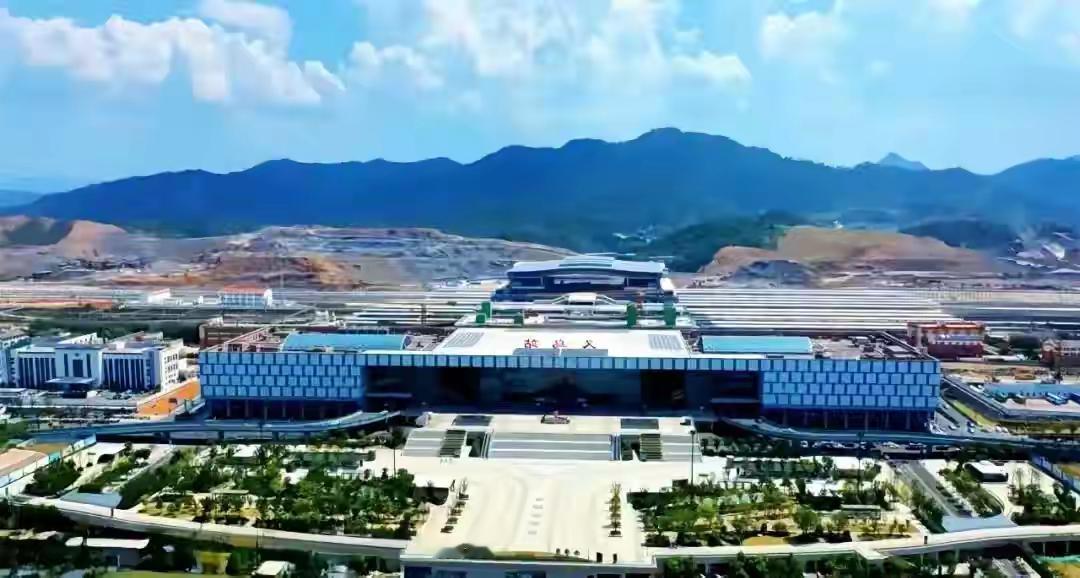 好消息，义乌站下火车要乘坐义乌轻轨的，好消息来了。义乌火车站轻轨🚈终于在今年7