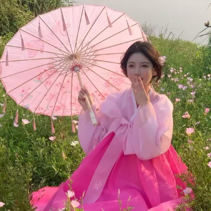 我们擅长说“我爱你”，却不会说“我很难过”。

罗兰·米勒说：亲密关系最大的敌人