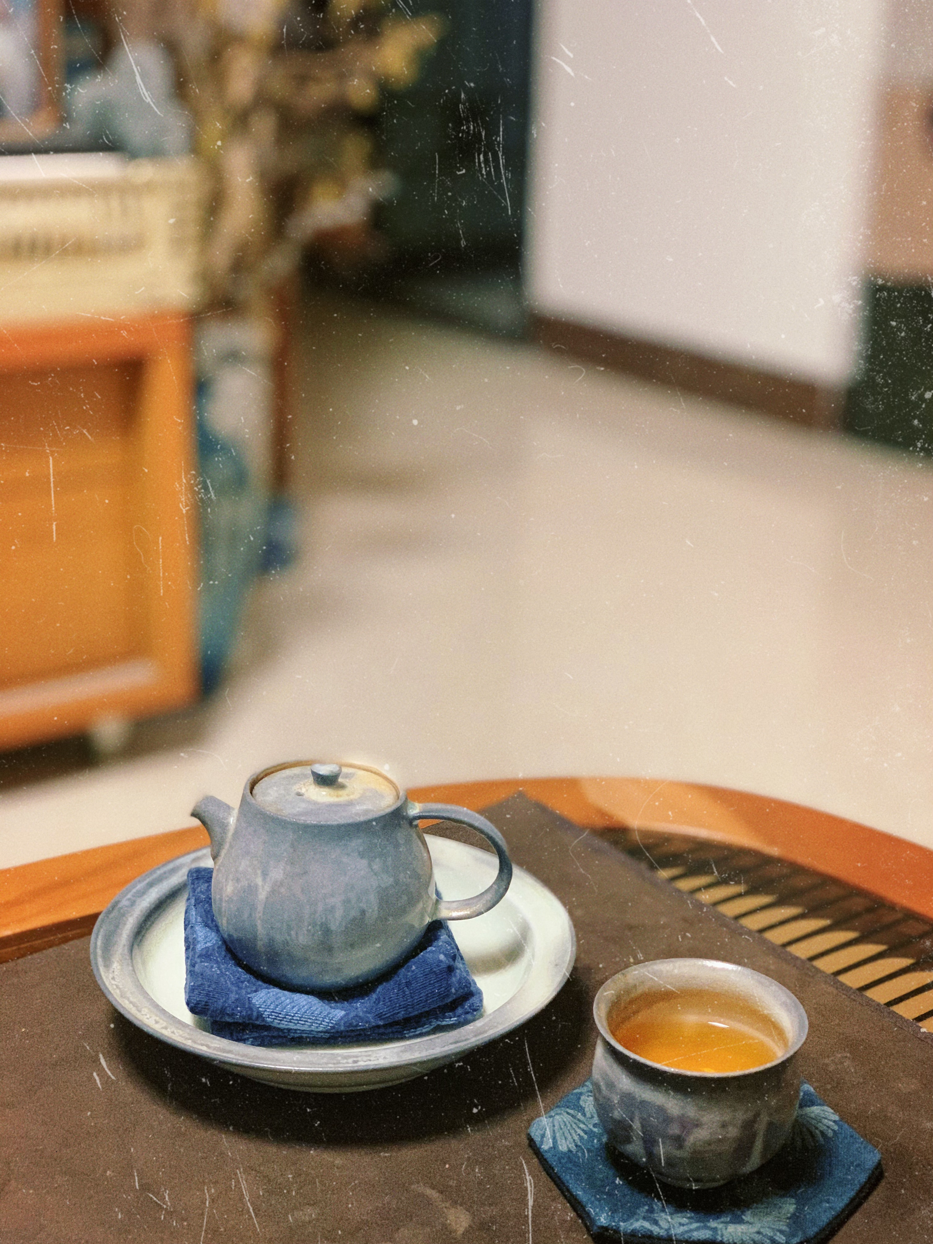 我不是因为喝茶才睡不着是因为睡不着才起来喝茶 