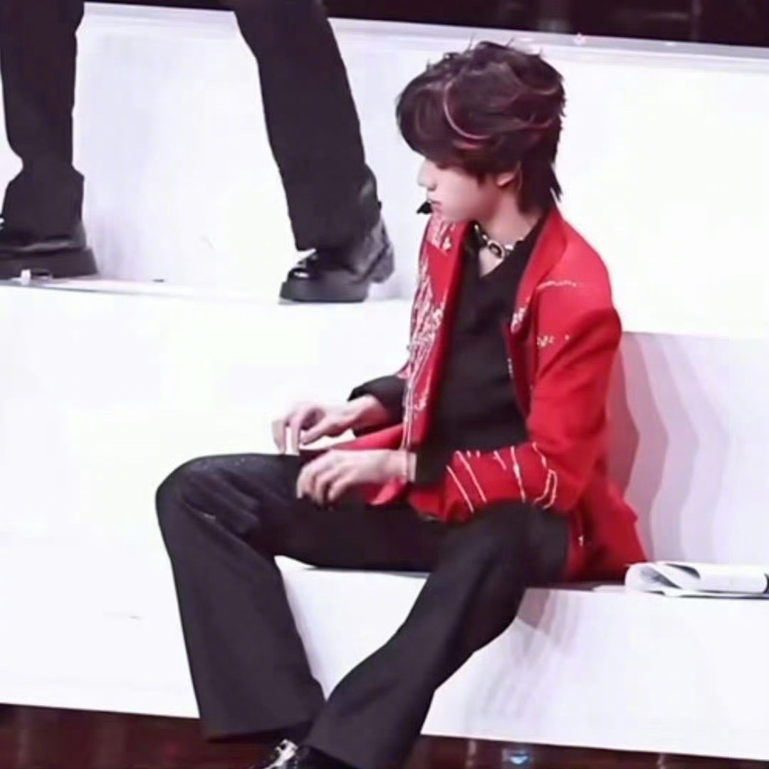 真的好苏啊王橹杰扔尾戒～ 